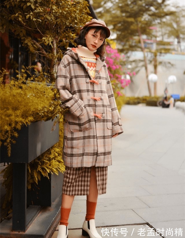 大衣|“大衣+呢子裙”优雅又时髦,穿出气质美