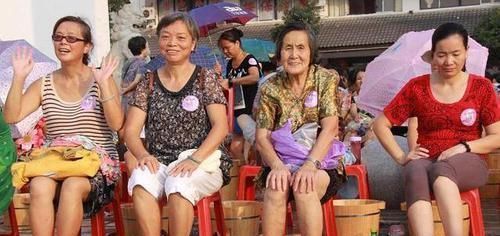 体内湿气|身体2个部位越大,体内湿气越重!祛湿排寒毒:远离3物,坚持4事