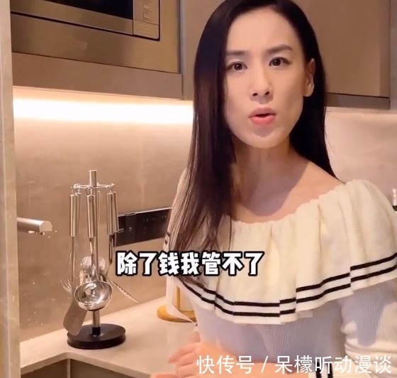 黄圣依晒家中洗盘子，自爆在家就是做饭洗衣拖地，钱也不归自己管