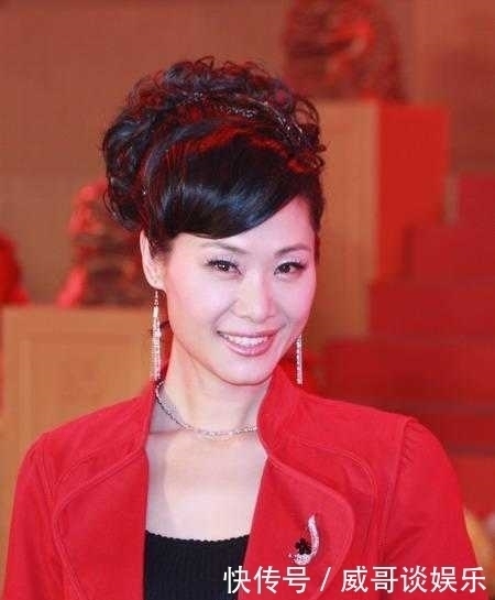 《纤夫的爱》主唱于文华,年近过百生活凄惨,商演现场竟空无一人