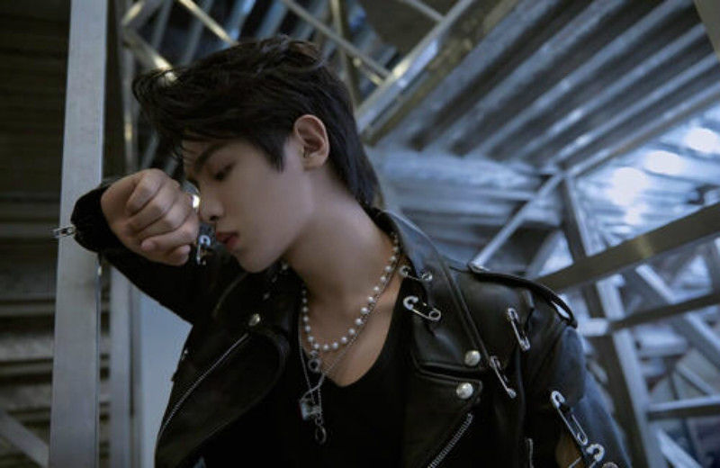 《快本》黄明昊被主持人当面说“老赖”,脸上的笑都要挂不住了