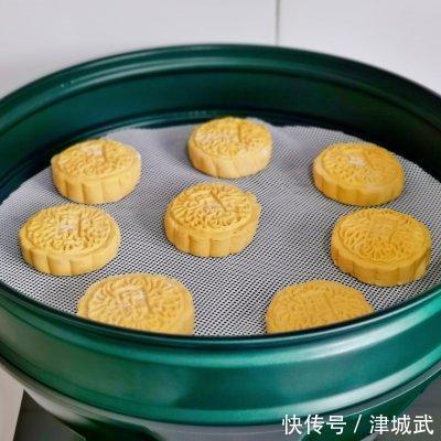 只有最美味的南瓜糯米蒸月饼，才能点亮你的餐桌！
