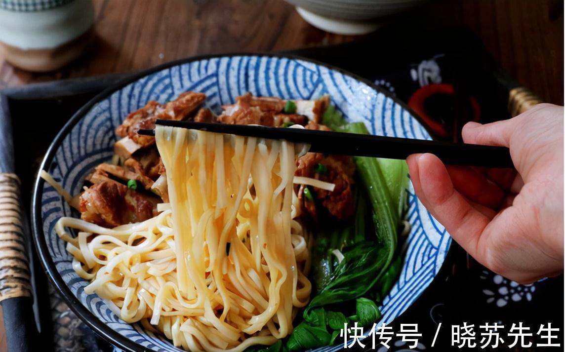 早上来一碗鲜美的排骨面，管饱又解馋，赶快来一份