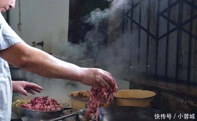 卖出|胖大叔只卖1种面,1天卖出800碗天天排队都要买,吃过的都说香