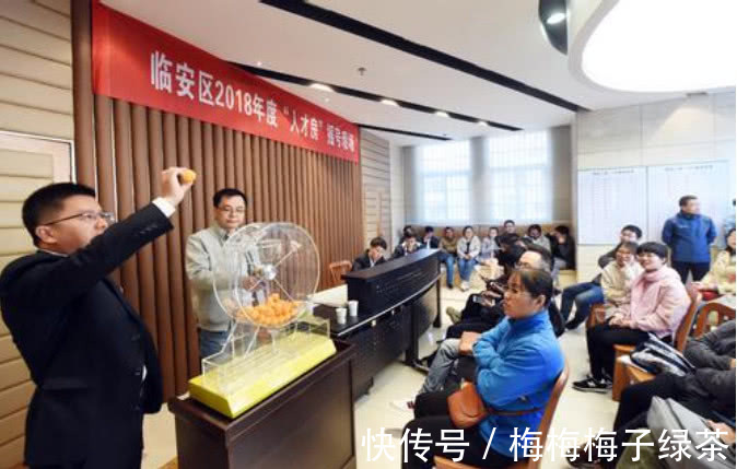 房产税|卖房表舅告诉我，买房时，这4件“傻事”别做，当心积蓄打水漂