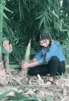 |搞笑GIF:女汉子真是不简单啊,还以为妹子要坐上去呢