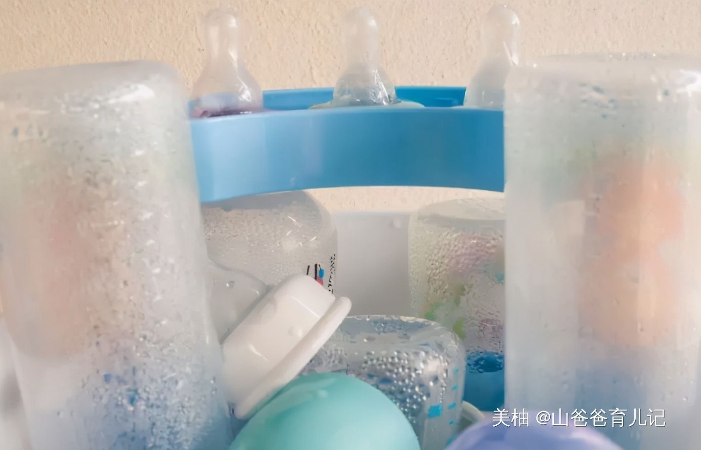 开水|有种“心安”叫开水烫奶瓶,自以为很卫生,这种做法却伤了娃