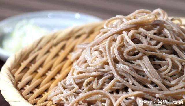 营养|油肉油菜荞麦面有肉香的加持,面香更浓