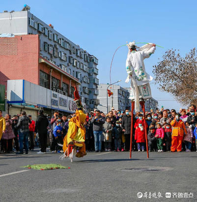 情报站｜高跷队再现泉城街头！为牛年新春增添了无尽的乐趣