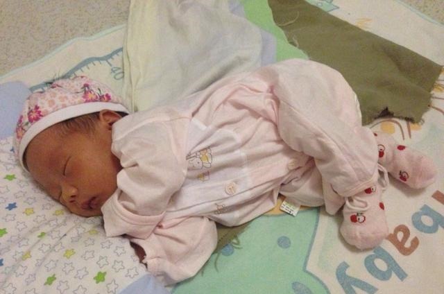 大人们|孩子睡觉总是咧着嘴笑,父母带娃去医院检查,医生:幸亏来得及时