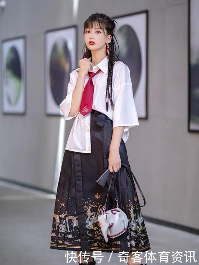 养眼|最近火了一种穿法叫“上面JK,下面汉服”,高级感十足,太养眼