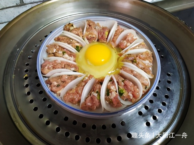 给年夜饭加道菜,“花开富贵”端上桌,寓意喜气洋洋,好看又好吃