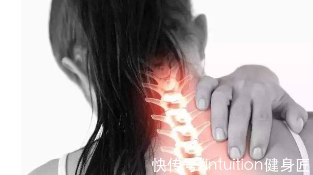 驼背|驼背也可能驼出大宽胯，6个动作改善驼背，回归挺拔身姿