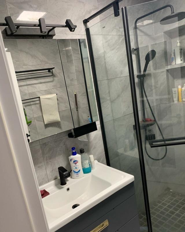 直饮机|搬新家入住一个月,整个空间灰色调很耐看,墙面贴瓷砖非常耐脏