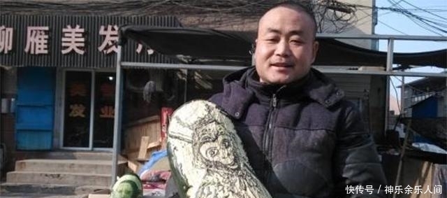 40岁卖菜大叔,在冬瓜上刻"美猴王"走红,被卖菜所耽误的画家