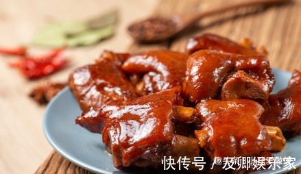 大厨|大厨教你在家如何卤猪蹄,Q弹爽滑不油腻,色泽鲜艳,孕妇更爱吃