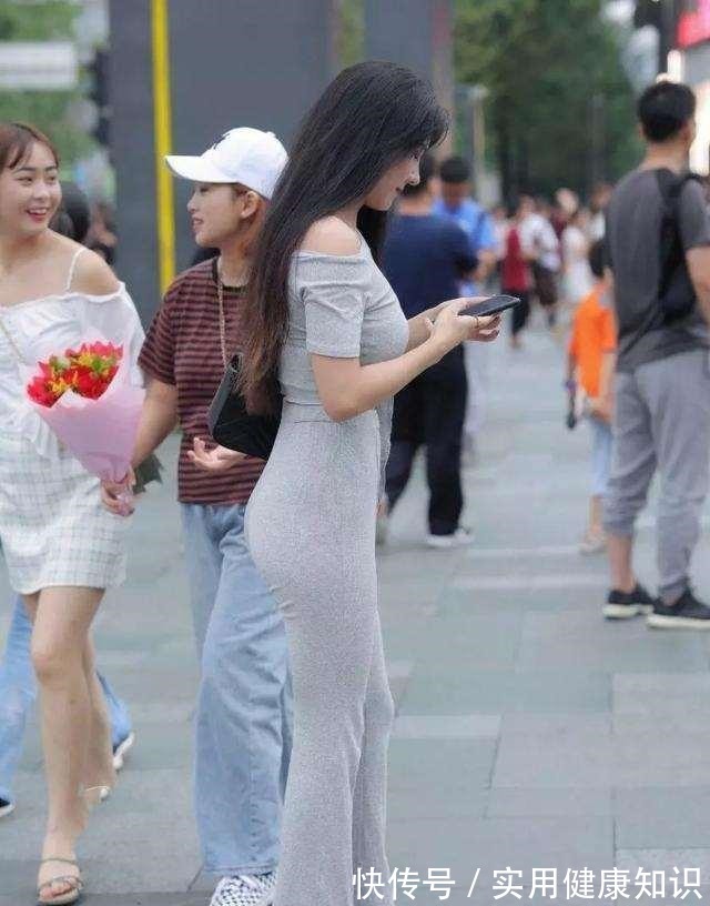 女孩子 打底裤搭配不挑人，凸显与众不同气质，耐看又不过时！