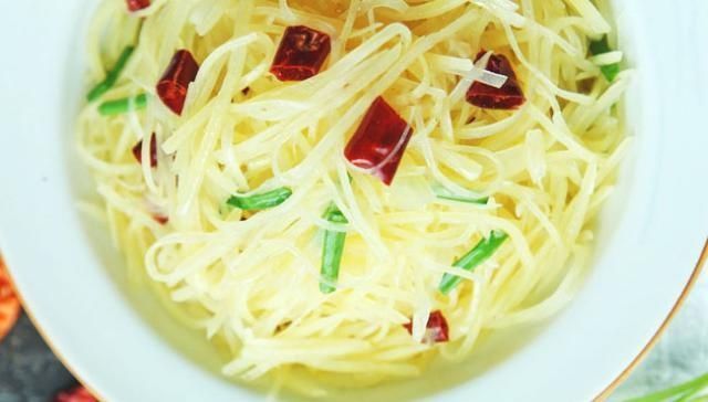 受用|厨师的经验分享很受用,炒土豆丝该不该焯水呢怎么看看他的说法