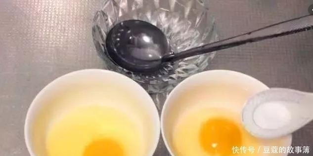 做出来的鸡蛋|蒸鸡蛋羹时,别傻傻直接加水就蒸,多加1步,鸡蛋更嫩滑无气孔