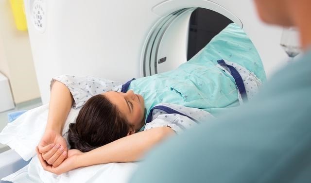 治疗|两个肺癌病人都拖了2年才治疗,一个治愈,一个扩散了