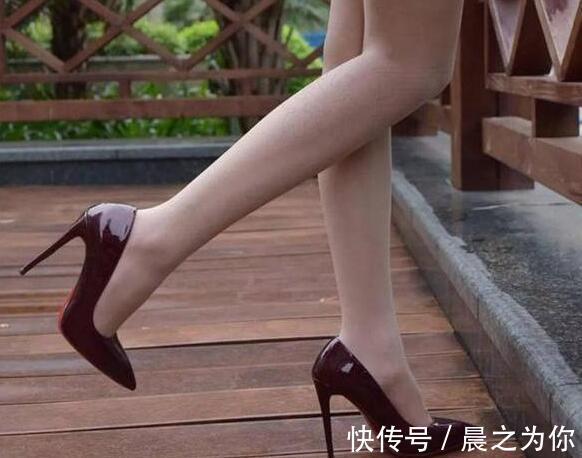 施华洛世奇水晶 尖头高跟鞋，凸显唯美动人的身姿，性感迷人又优雅！