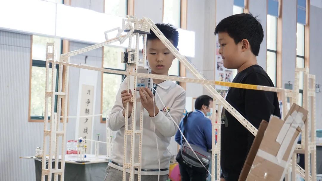 智能|萧山这3名小学生厉害了，设计出一款“智能雨棚”！
