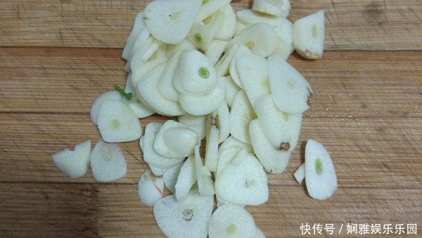 感冒|黑木耳和“它”一起做,给金山都不换,小孩不感冒,女人变漂亮!