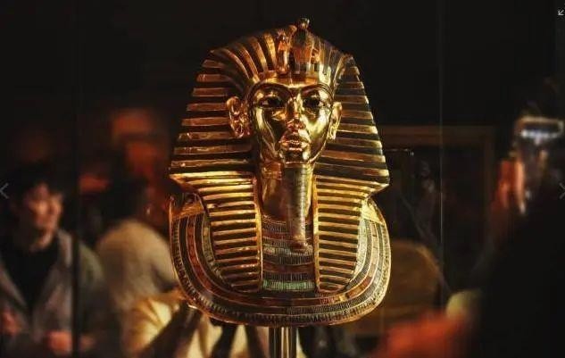 古埃及法老墓出土“神物”,黄金面具是其一,另一件不是地球之物