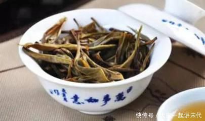 小黑飞|喝完的“茶叶”倒了真可惜，这么简单1处理，养花肥效足