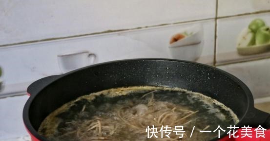 拌面还是香菇肉酱好吃,经典的味道,顺滑劲道!