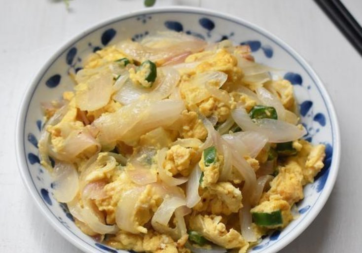  鸡蛋|炒洋葱时加“一宝”，每天炒一盘，赶走癌细胞，血管也通畅了