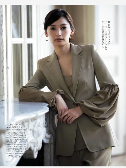 过了30岁,穿衣想不显老气,千万别扮嫩,优雅得体才最迷人