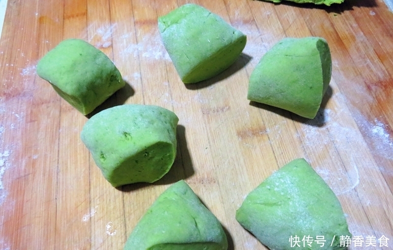 蒸馒头用它和面,不光营养丰富,还有蔬菜的清香,一次多吃两个!