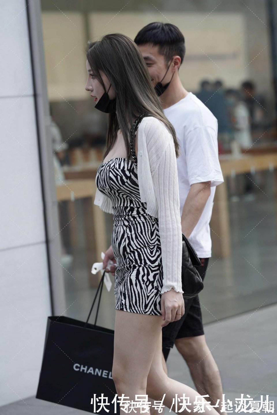 遮盖 薄款针织外套,内搭修身连衣裙,精致时尚,凸显高级感