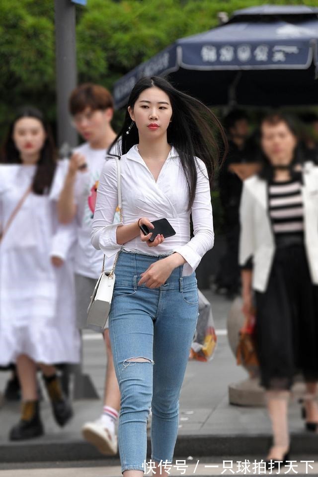 减龄 自信漂亮的打底裤装扮尽显甜美风格，美出自己的风格，青春减龄