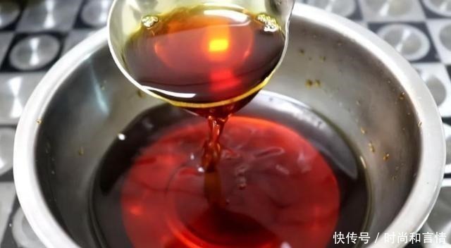 白糖|炒糖色是白糖还是冰糖大厨这样做,多加1步,炒出糖色红亮诱人