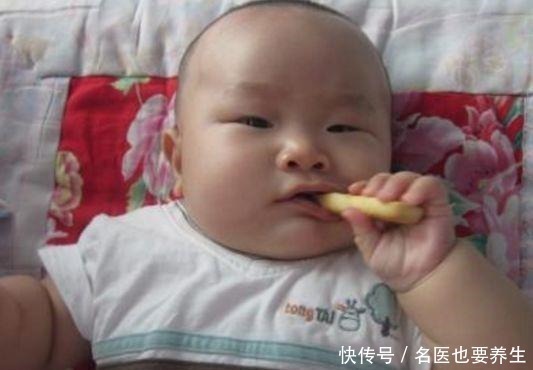 孩子|积食越拖脾越虚,劝告家长积食的3个信号要重视,伤脾不发育!