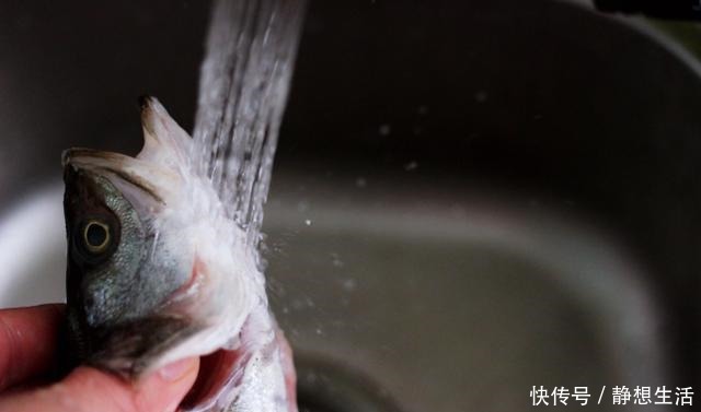 鱼不论怎么蒸都发腥牢记这2点,不腥肉嫩还很鲜