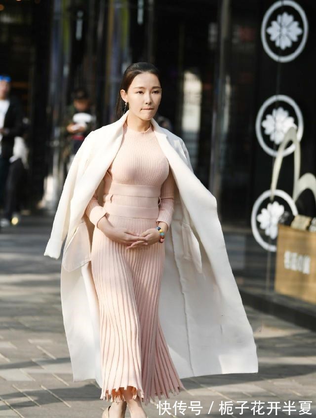 街拍|街拍辣妈这身材,一定是健身房的常客吧