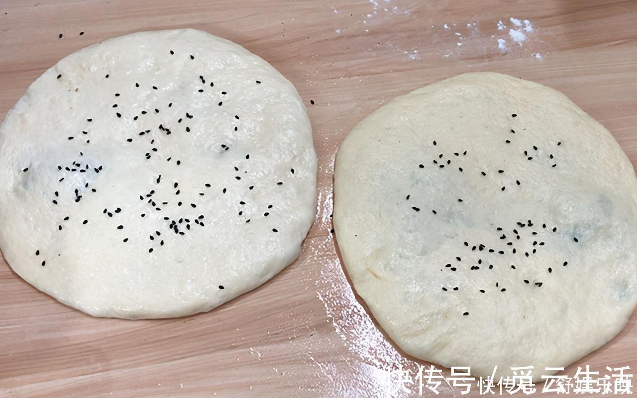好吃|简单又好吃的早餐饼，外皮金黄酥脆，内里蓬松暄软，比鸡蛋饼好吃