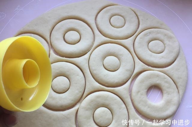 蔬菜也能做甜甜圈,绵软香甜,不油炸易消化,孩子一口气能吃仨