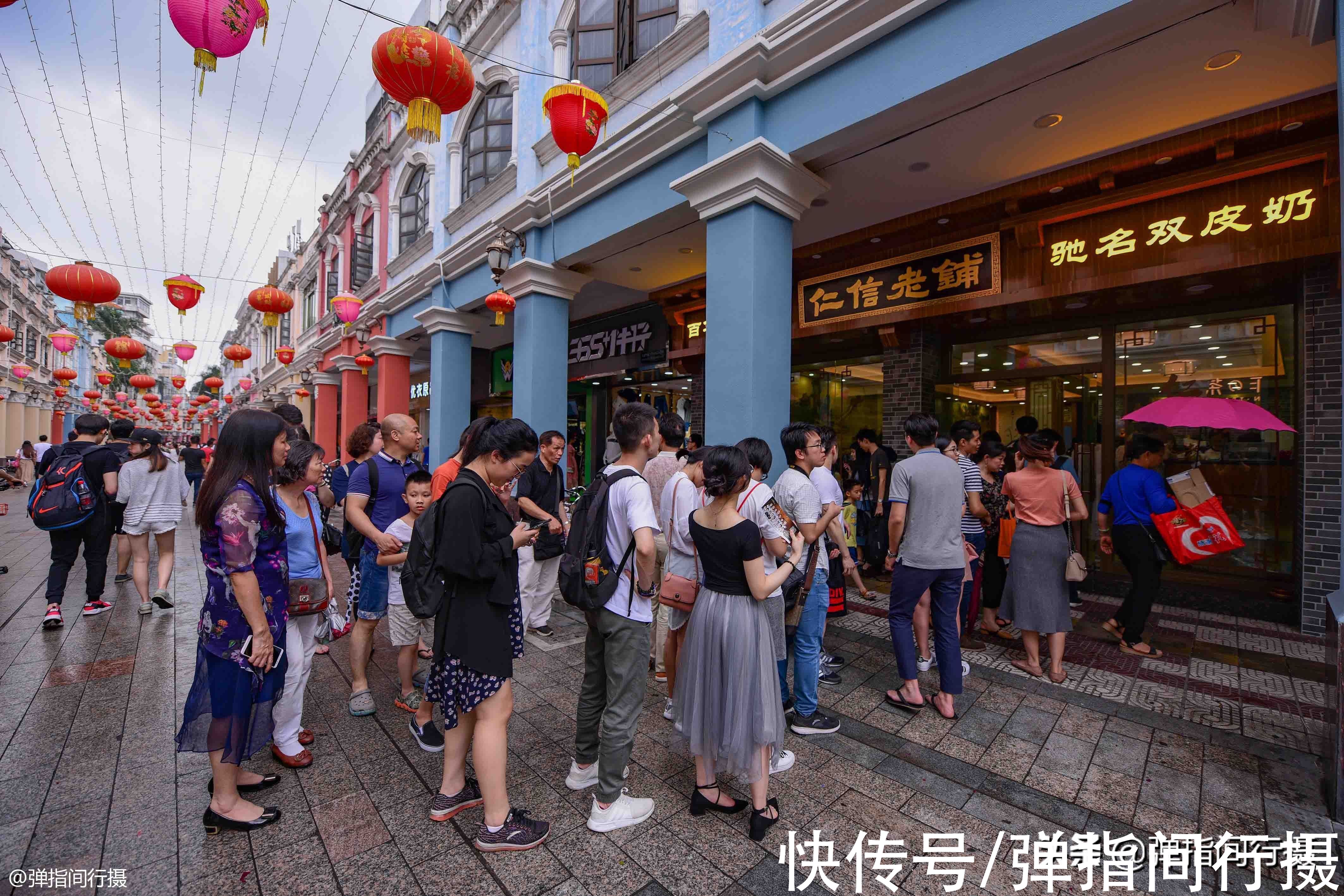 华盖路步行街@顺德有条彩色骑楼街，古色古香，人声鼎沸，是热门的美食聚集地