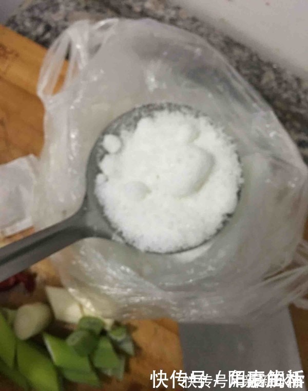 鲜嫩|大厨不小心说漏了嘴不管做什么肉,只要放勺它,鲜嫩美味不粘锅