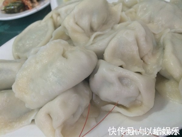 菜市场|逛市场遇到这菜，我从不还价，用它包饺子最香，每次都吃撑