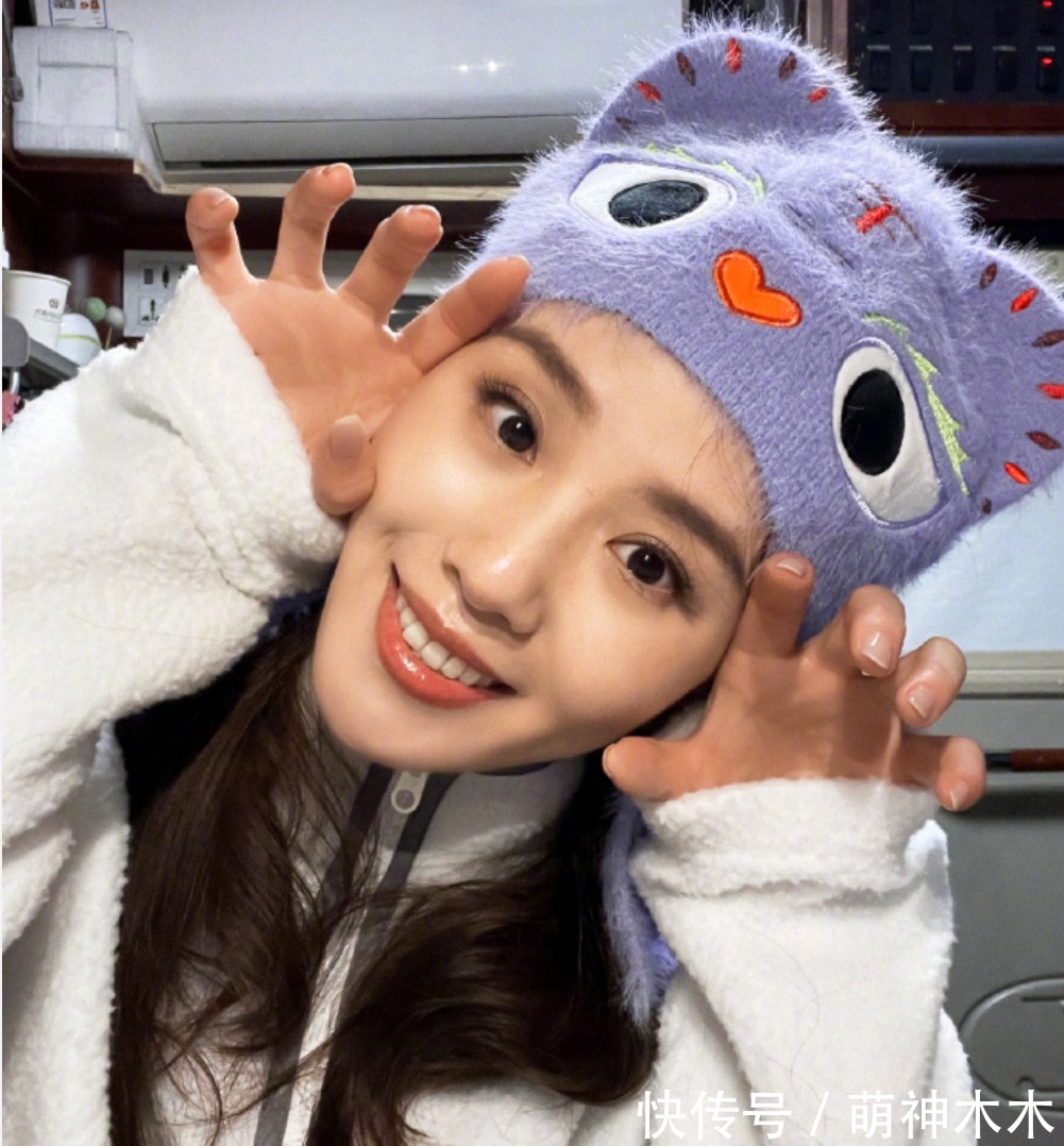 明星年夜饭来了!肖战下厨荤素搭配,关晓彤丰盛,颖儿晒春晚伙食