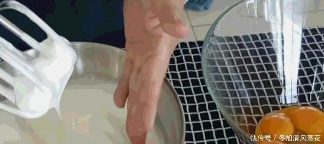 搅拌|5个鸡蛋,1碗面粉,教学老式鸡蛋糕,蓬松暄软无添加,金黄美味