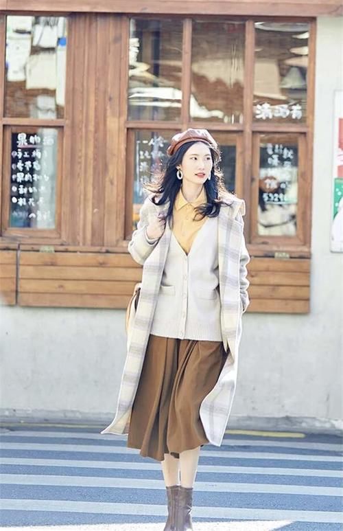 半身裙＋短靴＝时髦洋气！过年这么穿准没错