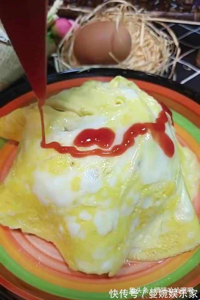 造型|造型可爱，蛋皮金黄，吃到嘴里一瞬间，让人流连忘返，美味蛋包饭