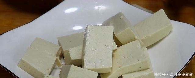 我家最爱吃香菇豆腐煲,越炖越香,鲜嫩入味,比红烧肉还过瘾