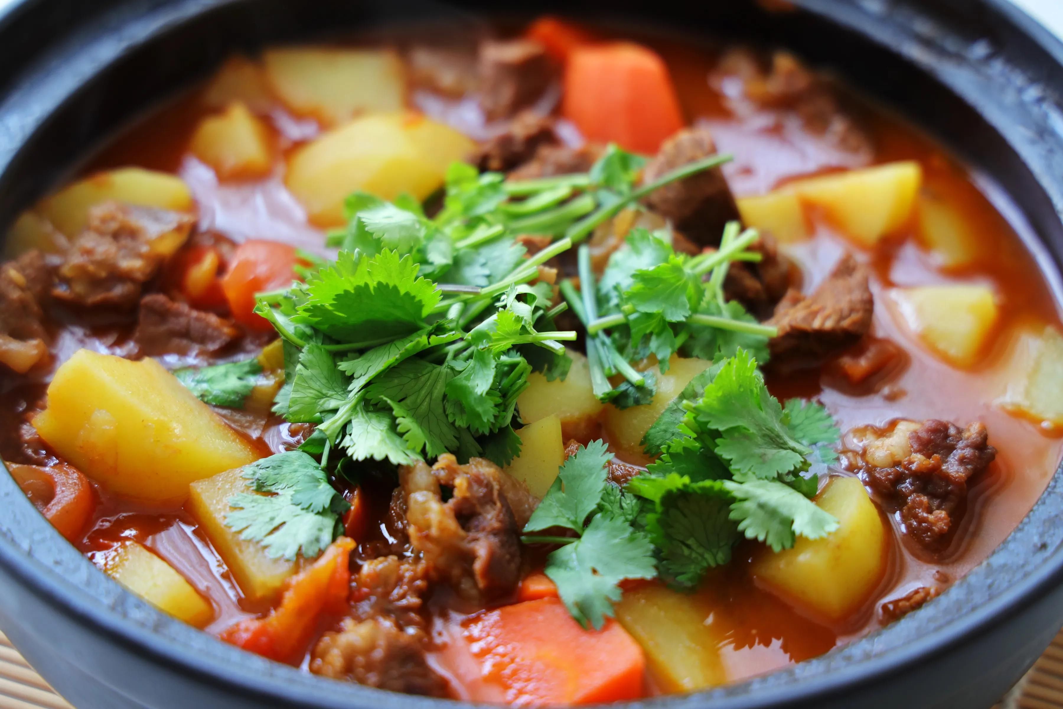 小雪将至，这道菜要多吃，汤汁多特别下饭，暖乎乎的，太舒服了